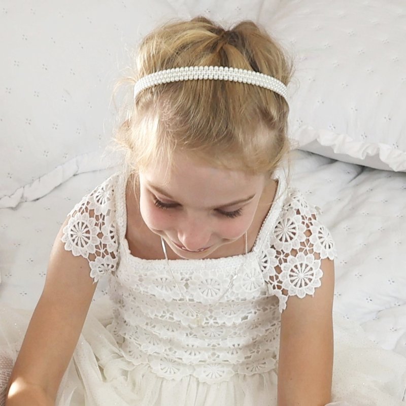 Srebrny łańcuszek z medalikiem Cudownym idealny zestaw na pierwszą Komunię Świętą