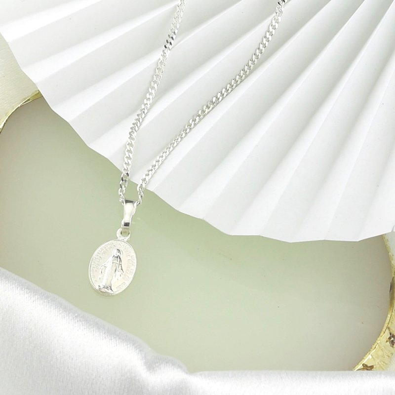 Srebrny łańcuszek z medalikiem Cudownym idealny zestaw na pierwszą Komunię Świętą