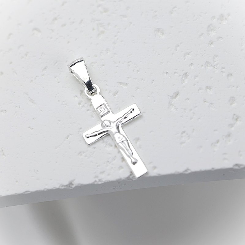 Srebrny krzyżyk próba 925 stylowy i ponadczasowy Wyrób  Jubilerski